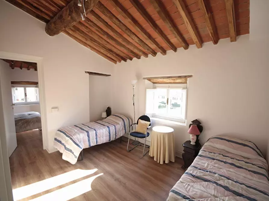 Immagine 8 di Appartamento in affitto  a Lucca