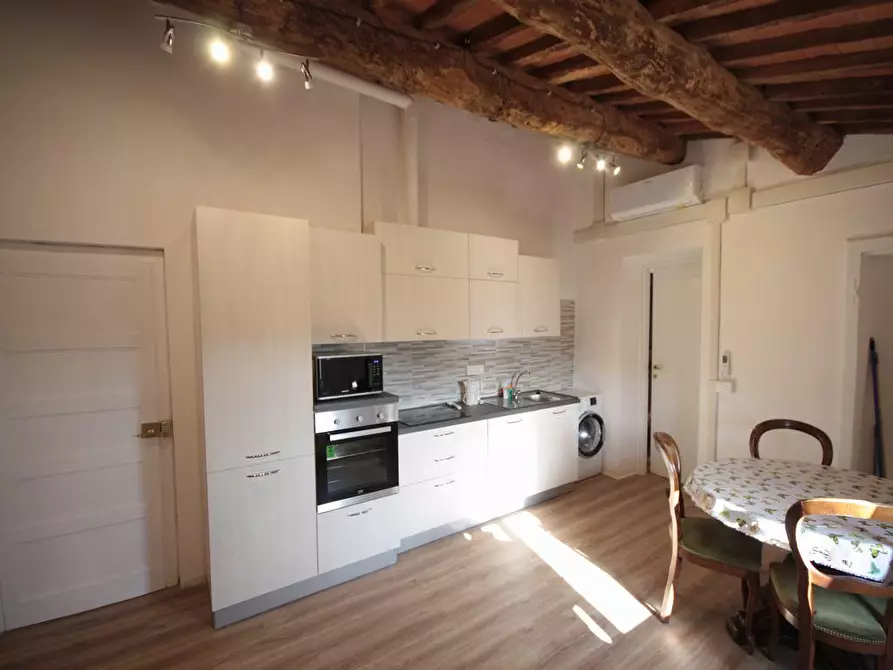 Immagine 1 di Appartamento in affitto  a Lucca