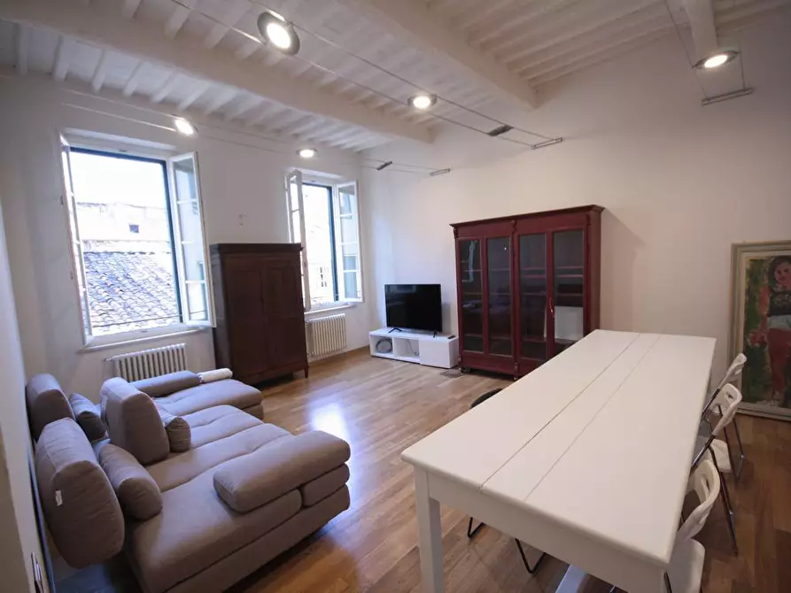 Immagine 3 di Appartamento in vendita  a Lucca