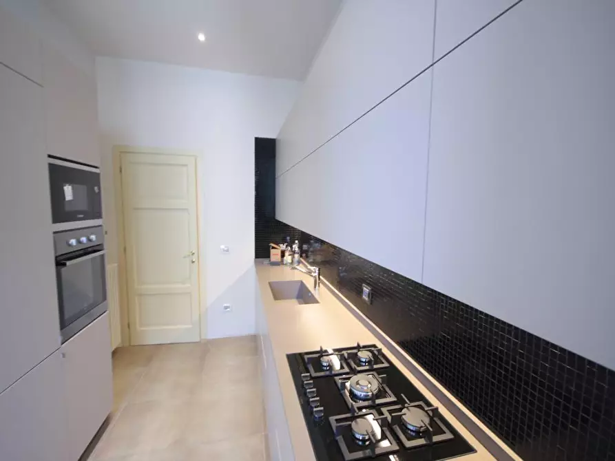 Immagine 32 di Appartamento in vendita  a Lucca