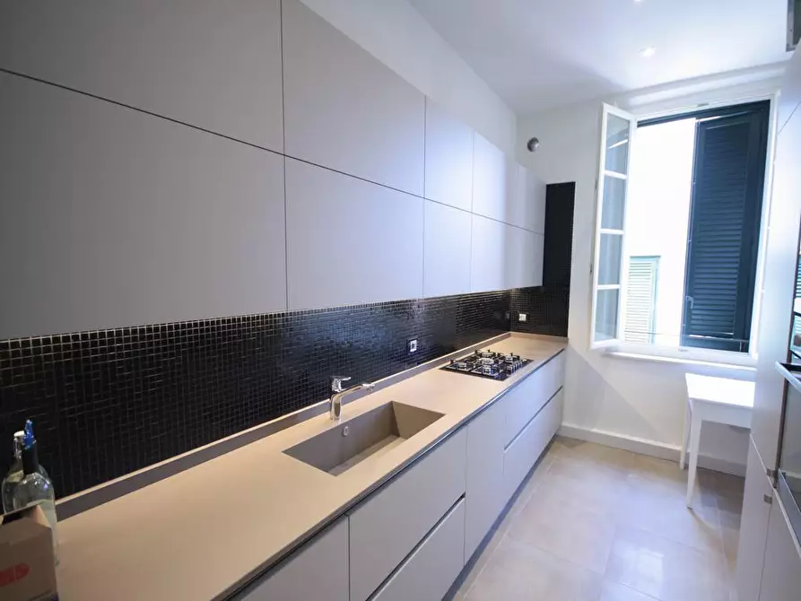 Immagine 30 di Appartamento in vendita  a Lucca