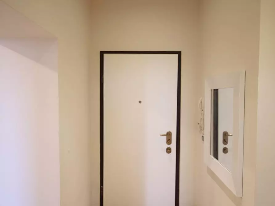 Immagine 10 di Appartamento in vendita  a Lucca