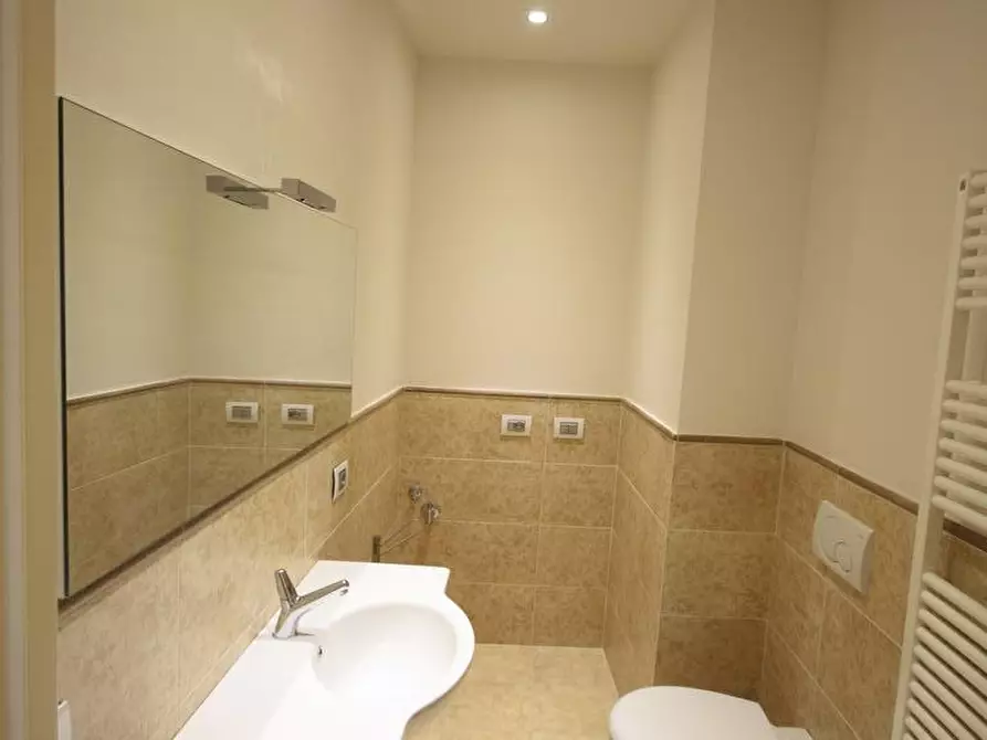 Immagine 28 di Appartamento in vendita  a Lucca