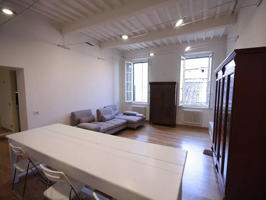 Immagine 5 di Appartamento in vendita  a Lucca