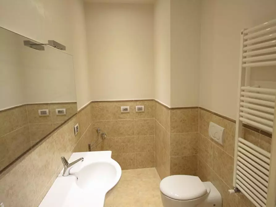 Immagine 27 di Appartamento in vendita  a Lucca