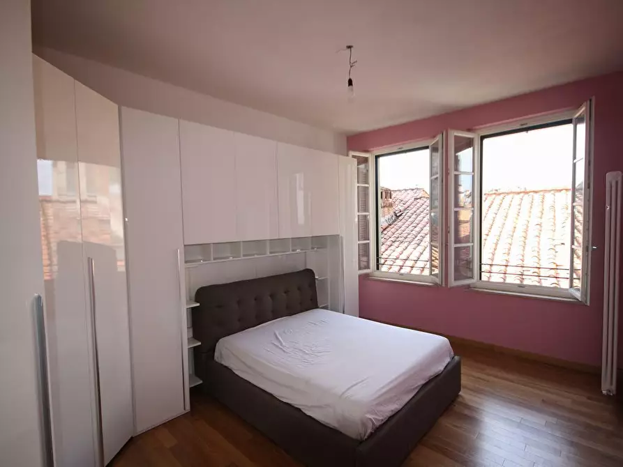 Immagine 12 di Appartamento in vendita  a Lucca