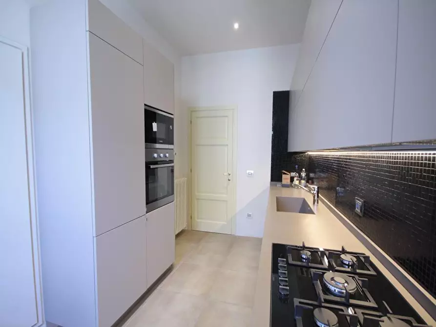 Immagine 31 di Appartamento in vendita  a Lucca