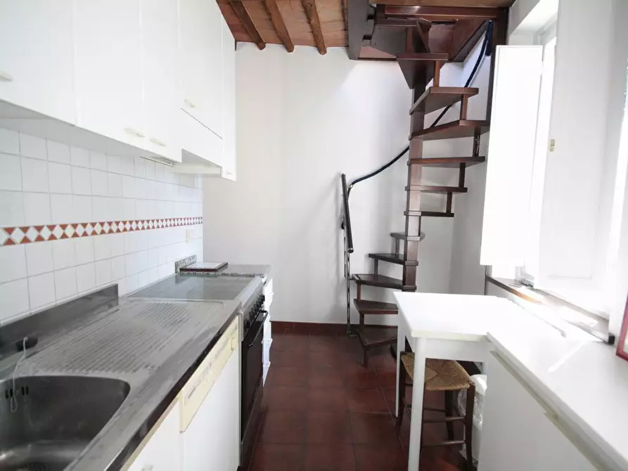 Immagine 17 di Appartamento in affitto  a Lucca