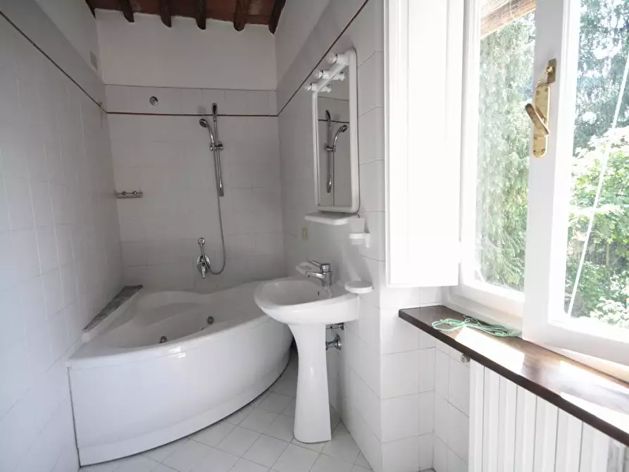 Immagine 7 di Appartamento in affitto  a Lucca