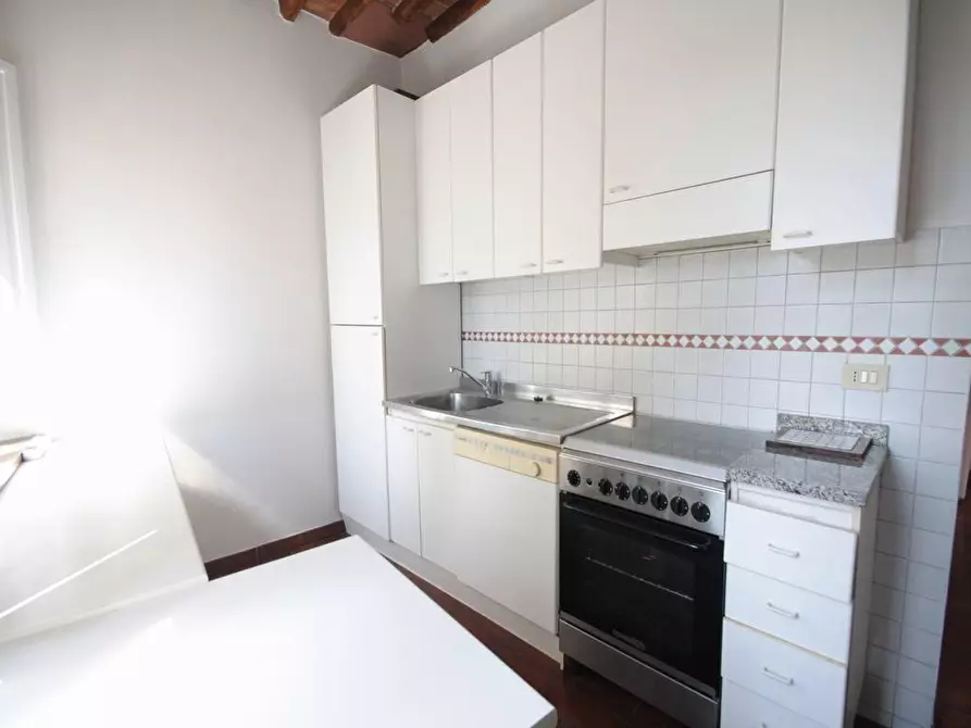 Immagine 24 di Appartamento in affitto  a Lucca