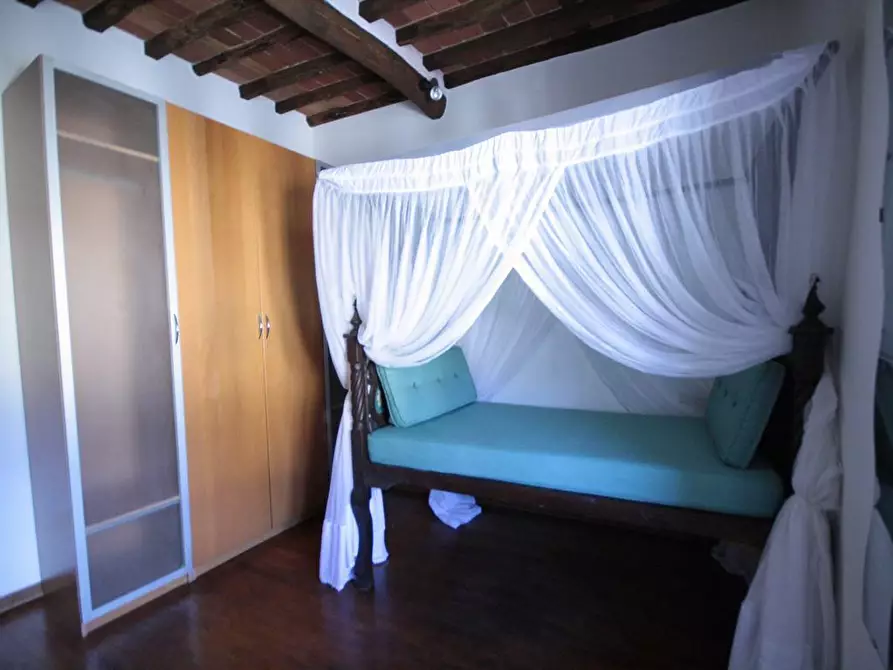 Immagine 11 di Appartamento in affitto  a Lucca