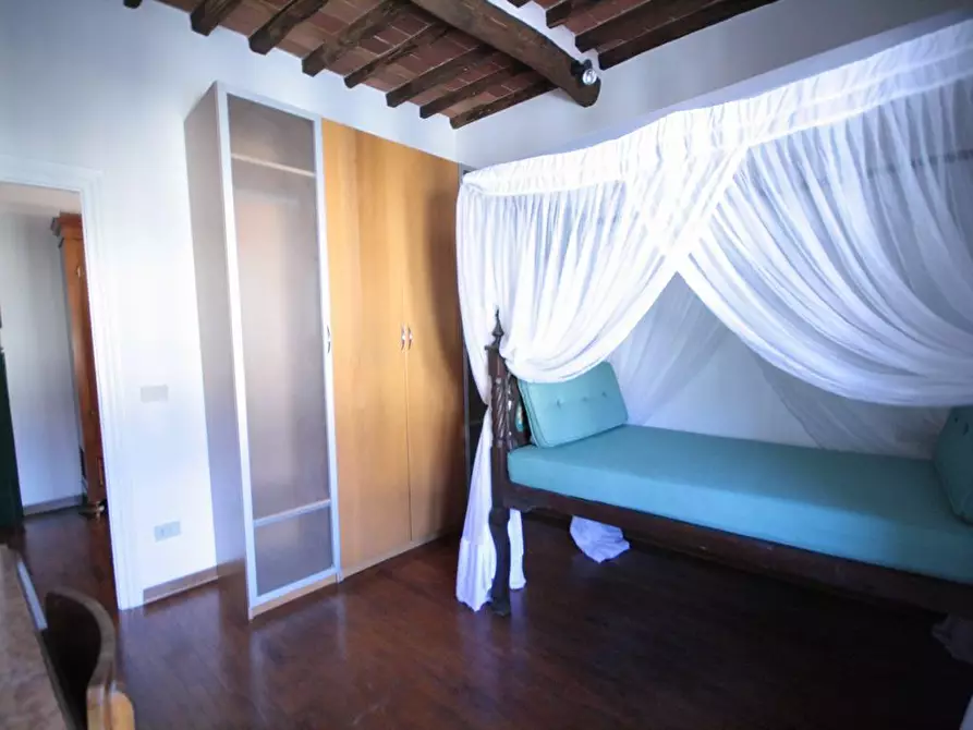Immagine 6 di Appartamento in affitto  a Lucca