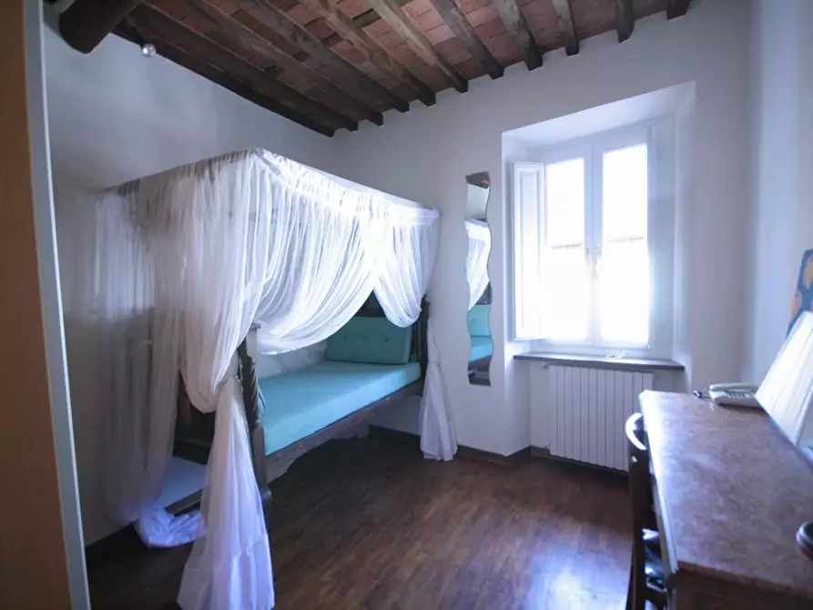 Immagine 25 di Appartamento in affitto  a Lucca