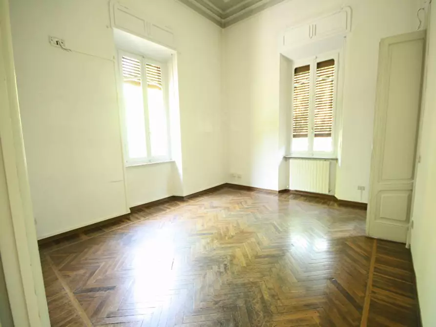 Immagine 2 di Ufficio in affitto  a Lucca