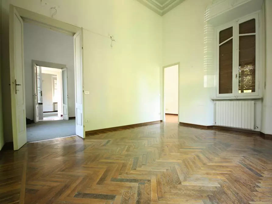 Immagine 10 di Ufficio in affitto  a Lucca