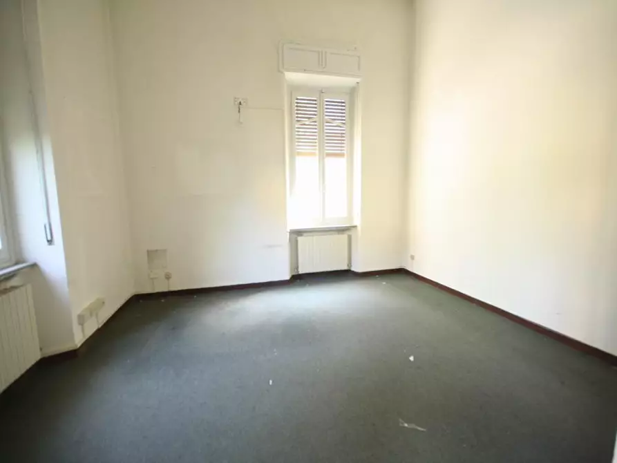 Immagine 9 di Ufficio in affitto  a Lucca