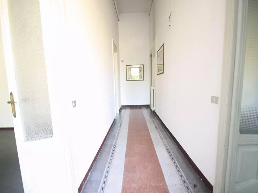 Immagine 12 di Ufficio in affitto  a Lucca