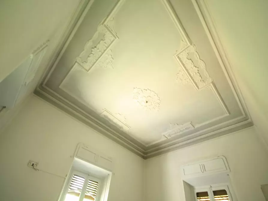 Immagine 4 di Ufficio in affitto  a Lucca