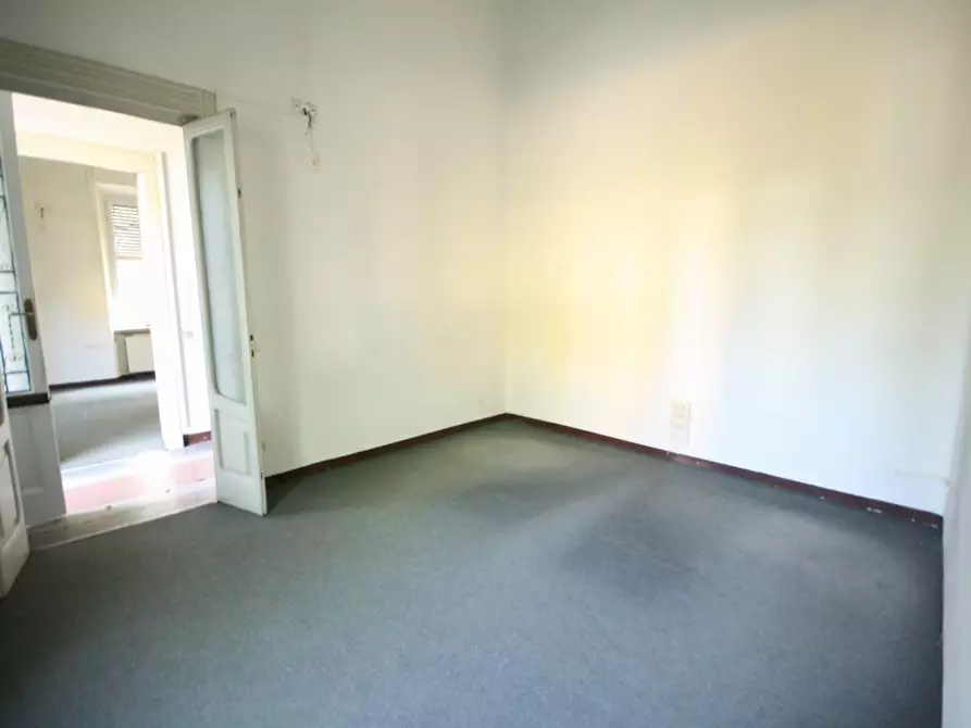 Immagine 6 di Ufficio in affitto  a Lucca