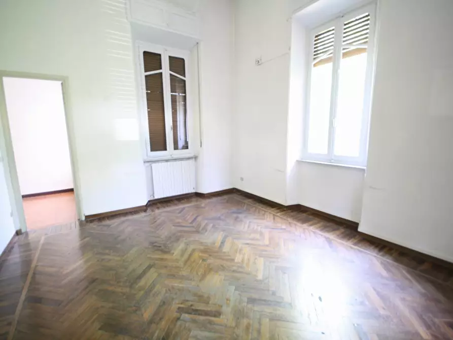 Immagine 11 di Ufficio in affitto  a Lucca