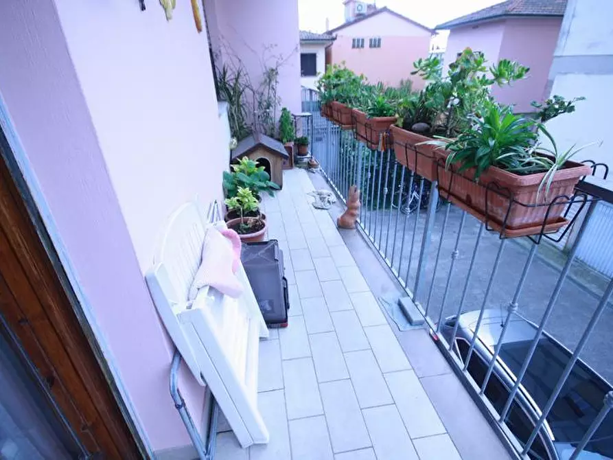 Immagine 11 di Appartamento in affitto  a Lucca