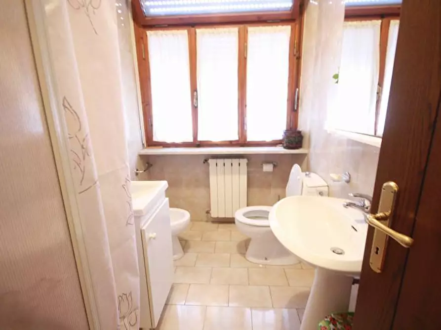 Immagine 19 di Appartamento in affitto  a Lucca