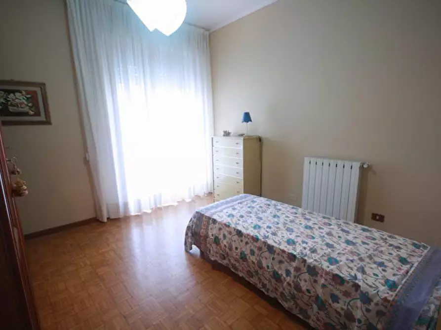 Immagine 13 di Appartamento in affitto  a Lucca