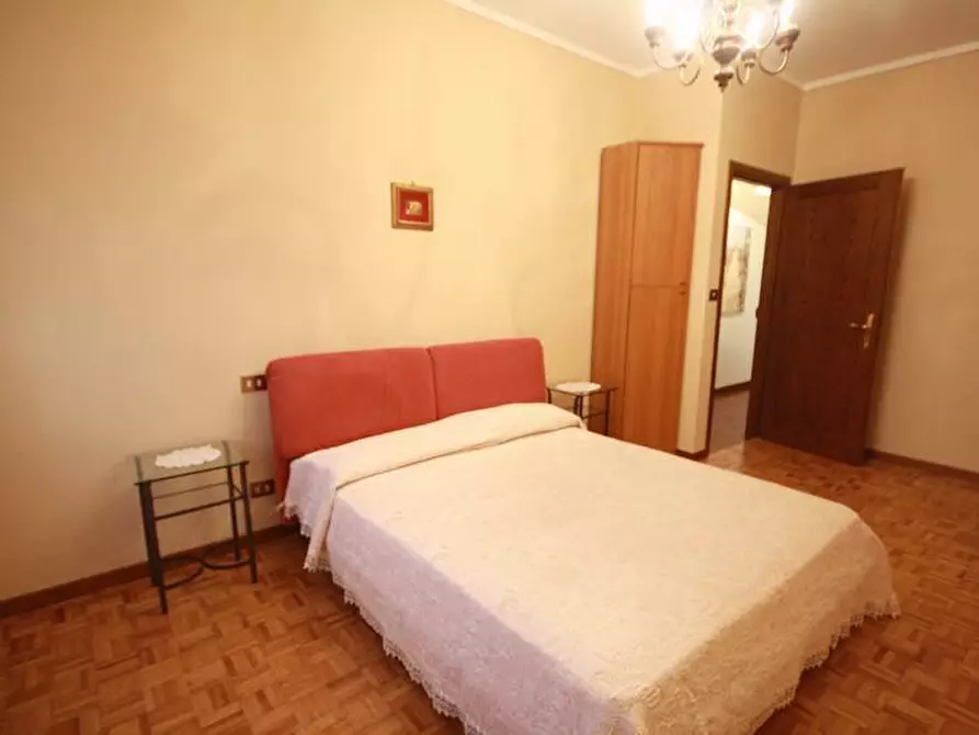 Immagine 15 di Appartamento in affitto  a Lucca