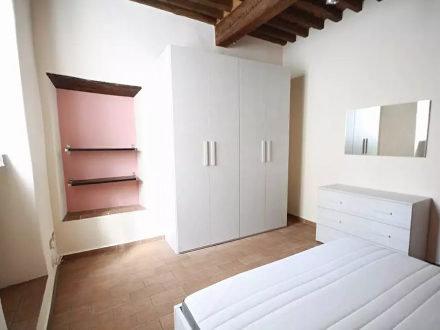 Immagine 13 di Appartamento in affitto  a Lucca