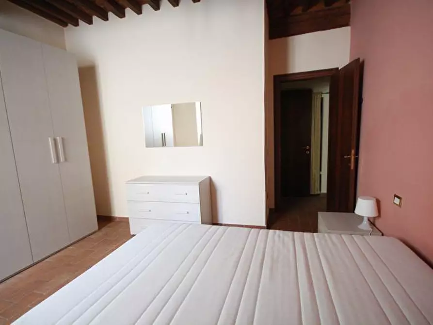 Immagine 14 di Appartamento in affitto  a Lucca