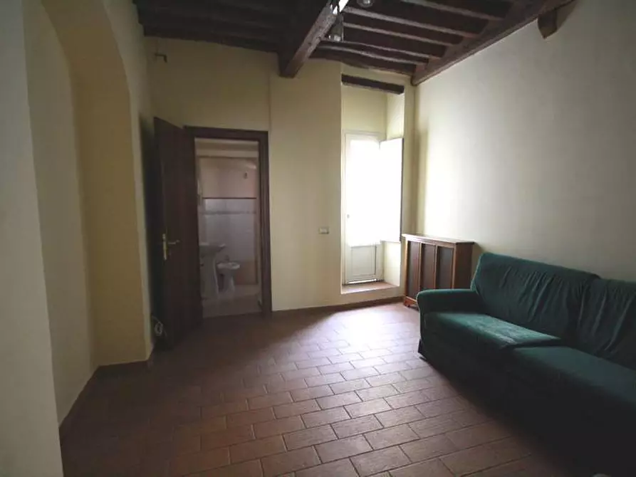 Immagine 8 di Appartamento in affitto  a Lucca