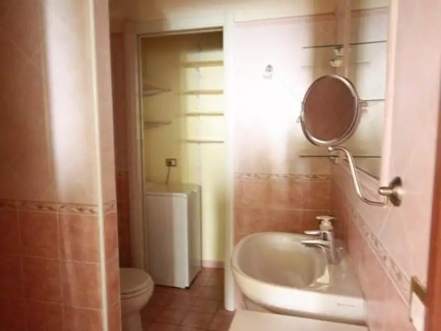 Immagine 19 di Appartamento in affitto  a Lucca