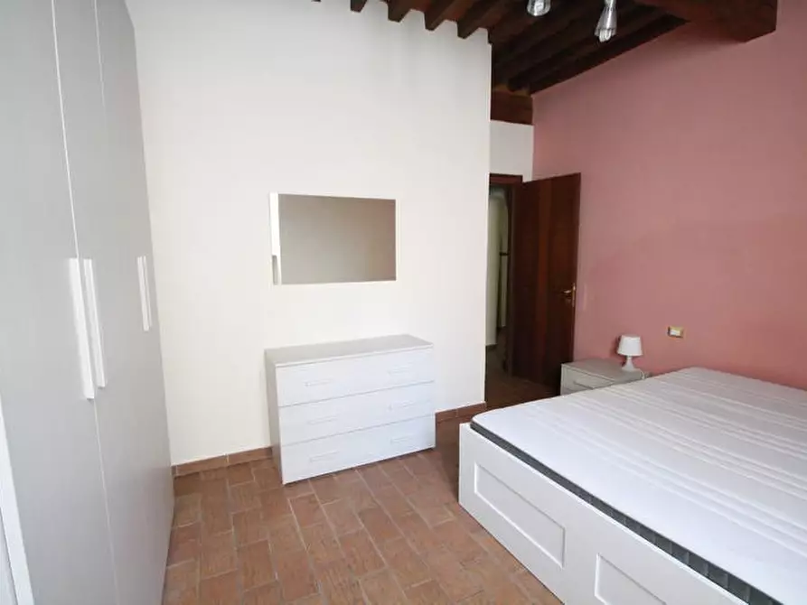Immagine 9 di Appartamento in affitto  a Lucca