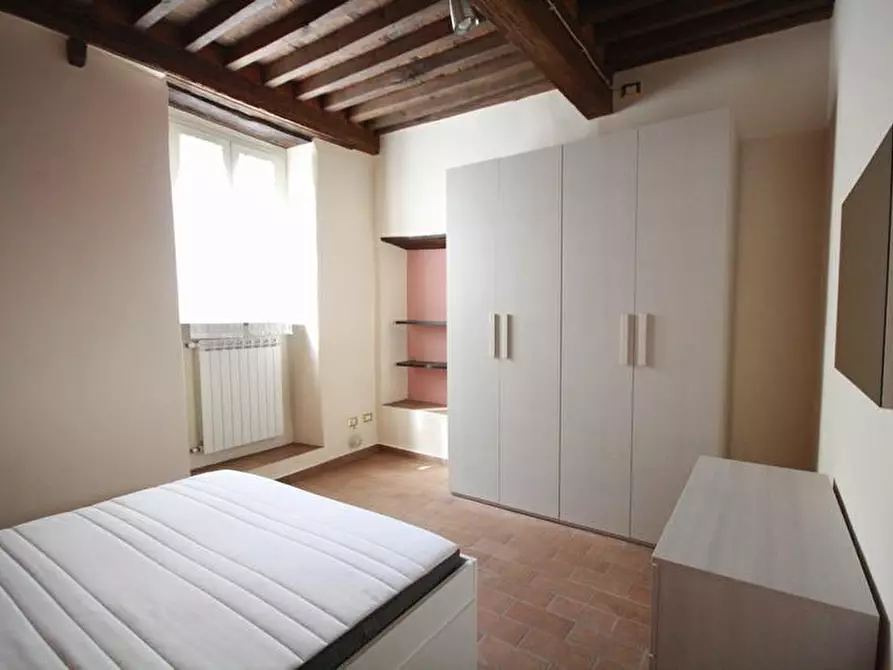 Immagine 11 di Appartamento in affitto  a Lucca