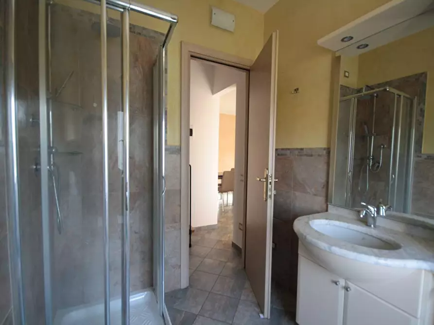 Immagine 17 di Appartamento in affitto  a Lucca