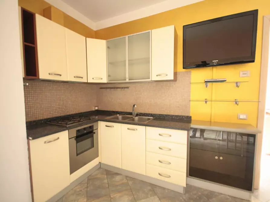 Immagine 5 di Appartamento in affitto  a Lucca