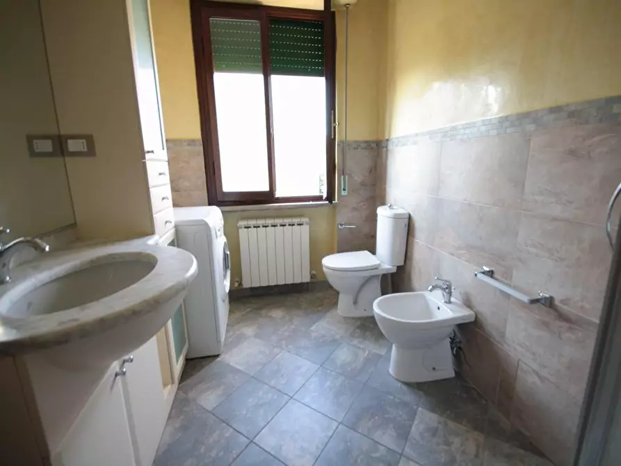 Immagine 14 di Appartamento in affitto  a Lucca