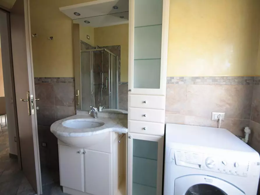 Immagine 16 di Appartamento in affitto  a Lucca