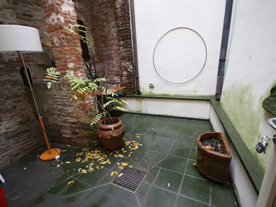 Immagine 17 di Appartamento in affitto  a Lucca