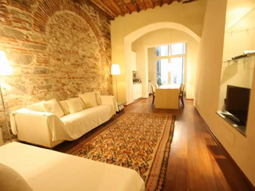 Immagine 14 di Appartamento in affitto  a Lucca