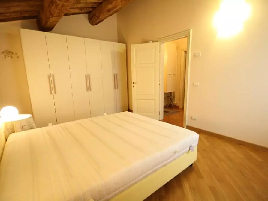 Immagine 15 di Appartamento in affitto  a Lucca