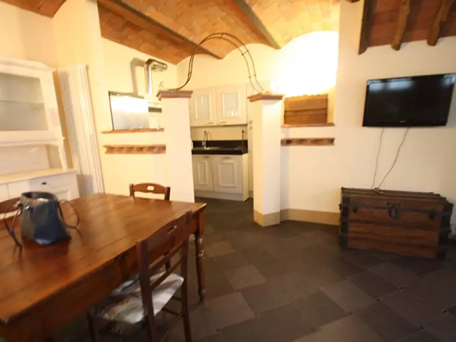 Immagine 5 di Appartamento in affitto  a Lucca