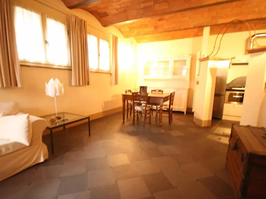 Immagine 2 di Appartamento in affitto  a Lucca
