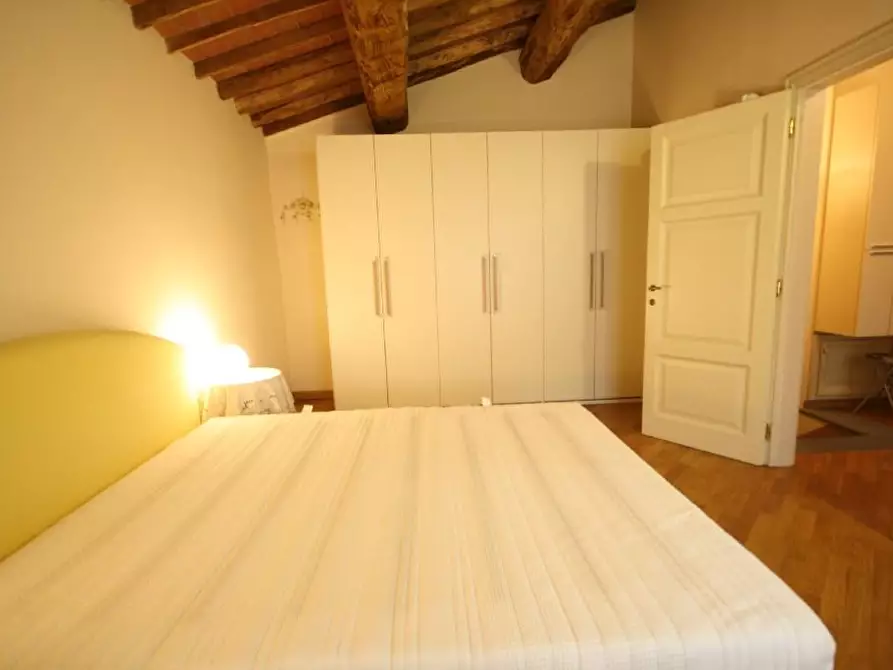 Immagine 16 di Appartamento in affitto  a Lucca