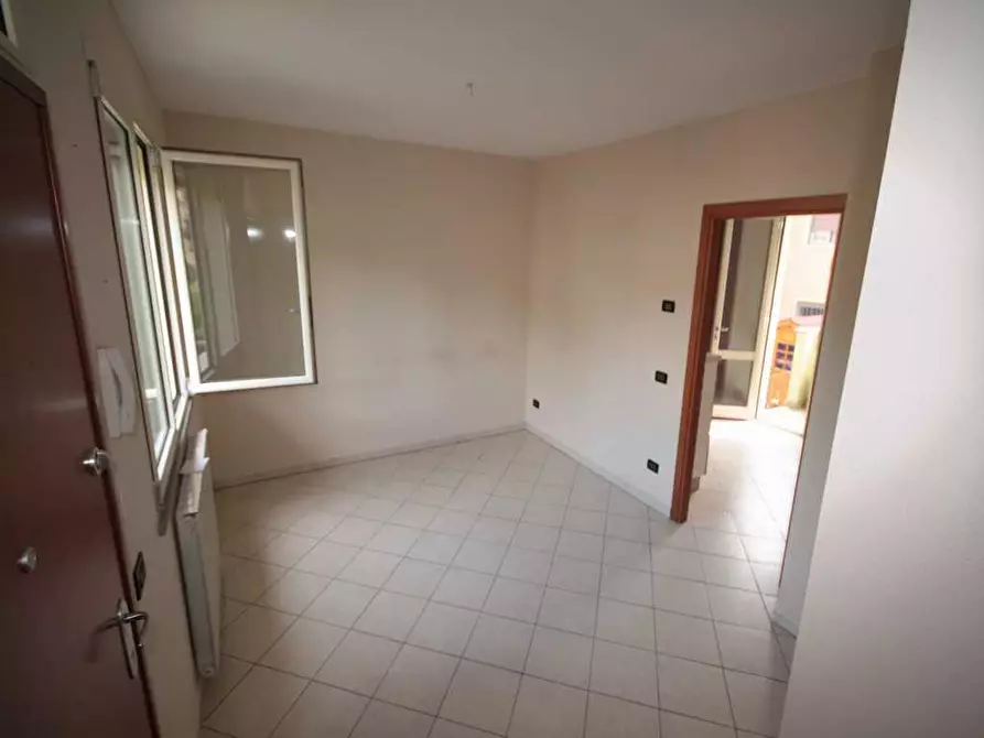 Immagine 17 di Appartamento in affitto  a Lucca