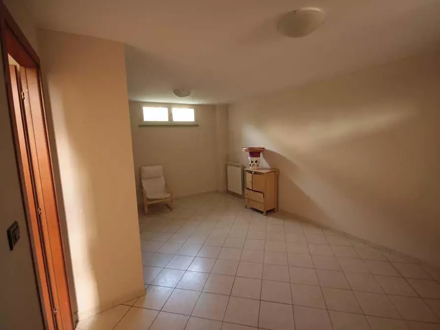 Immagine 25 di Appartamento in affitto  a Lucca