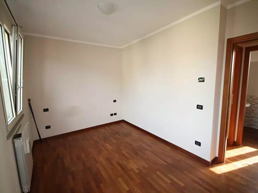 Immagine 3 di Appartamento in affitto  a Lucca