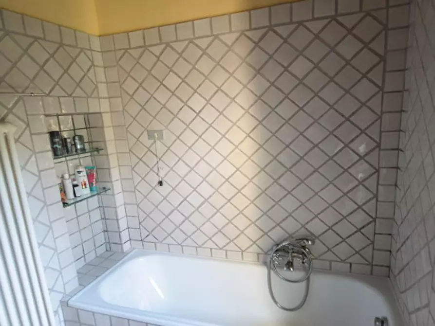 Immagine 8 di Appartamento in affitto  a Lucca