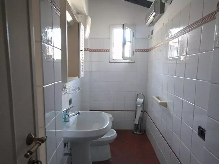 Immagine 18 di Appartamento in affitto  a Lucca