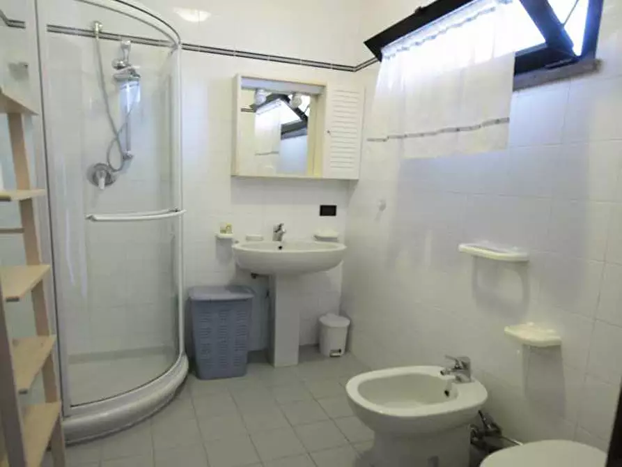 Immagine 17 di Appartamento in affitto  a Lucca